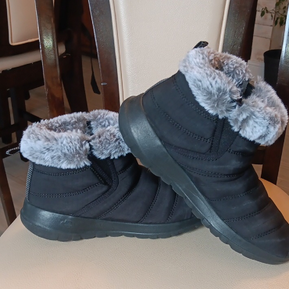 Skechers Black and Gray Winter Boots